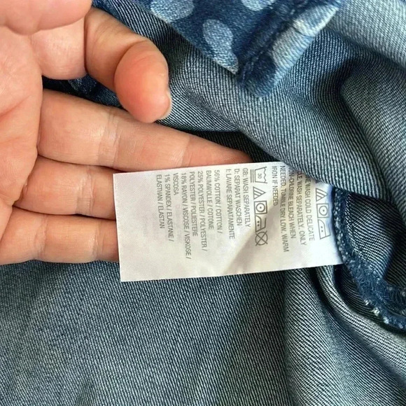 NEW G.I.L.I. Printed Denim Button Front Top Animal Print Spots Sz S - Picture 8 of 9